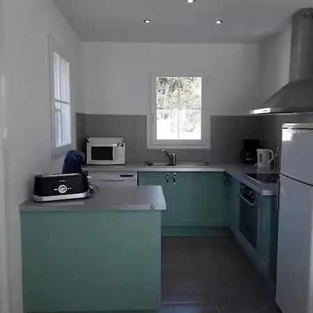Maisons A 200 M De La *