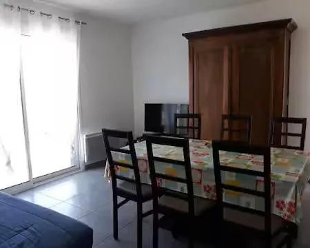 Holiday home Maisons A 200 M De La *